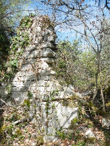 ciel bleu sur ruine